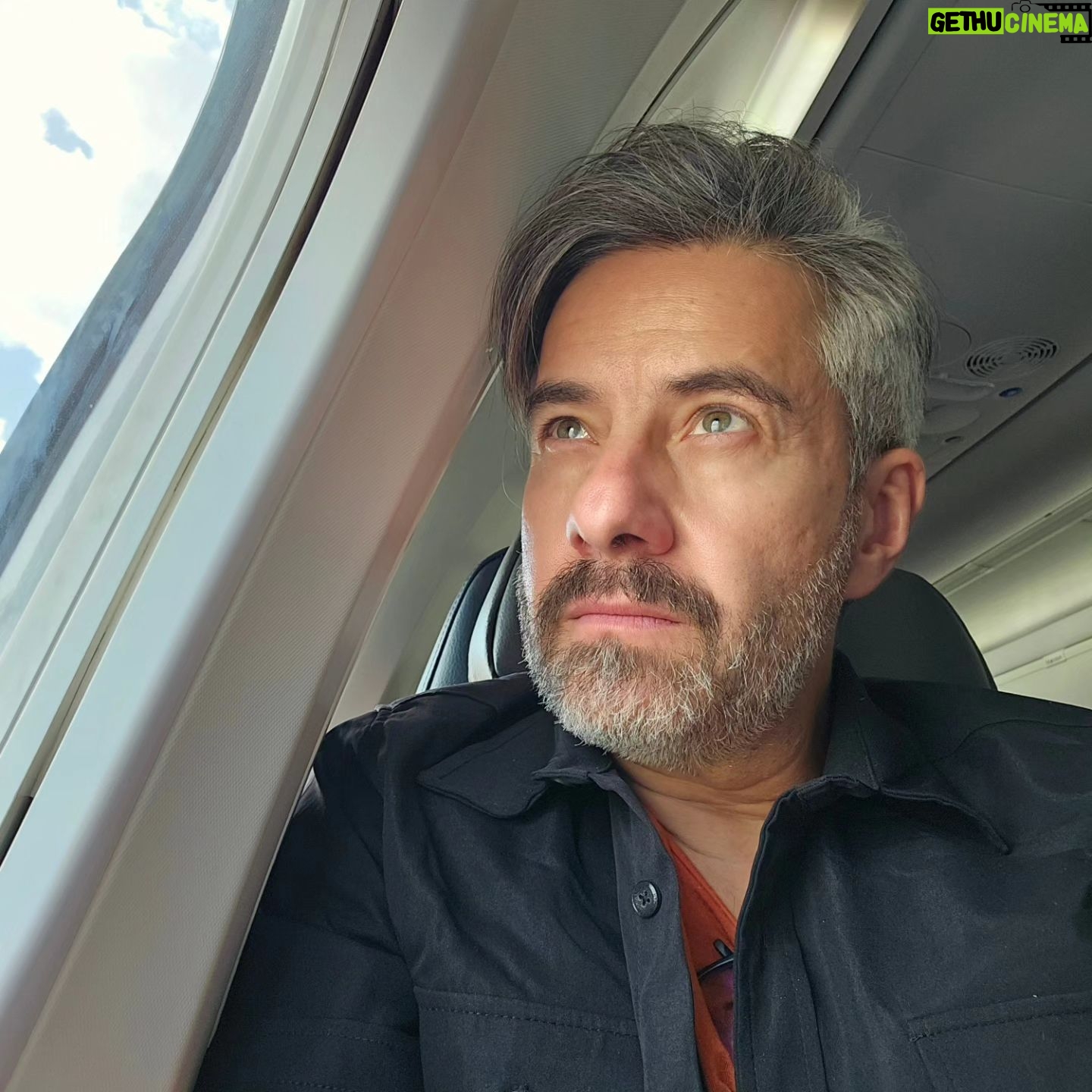 Moisés Arizmendi - 0.9K Likes - Cuando el vuelo se demora tú....?
Qué haces?
#fly #demora #delay #actitud