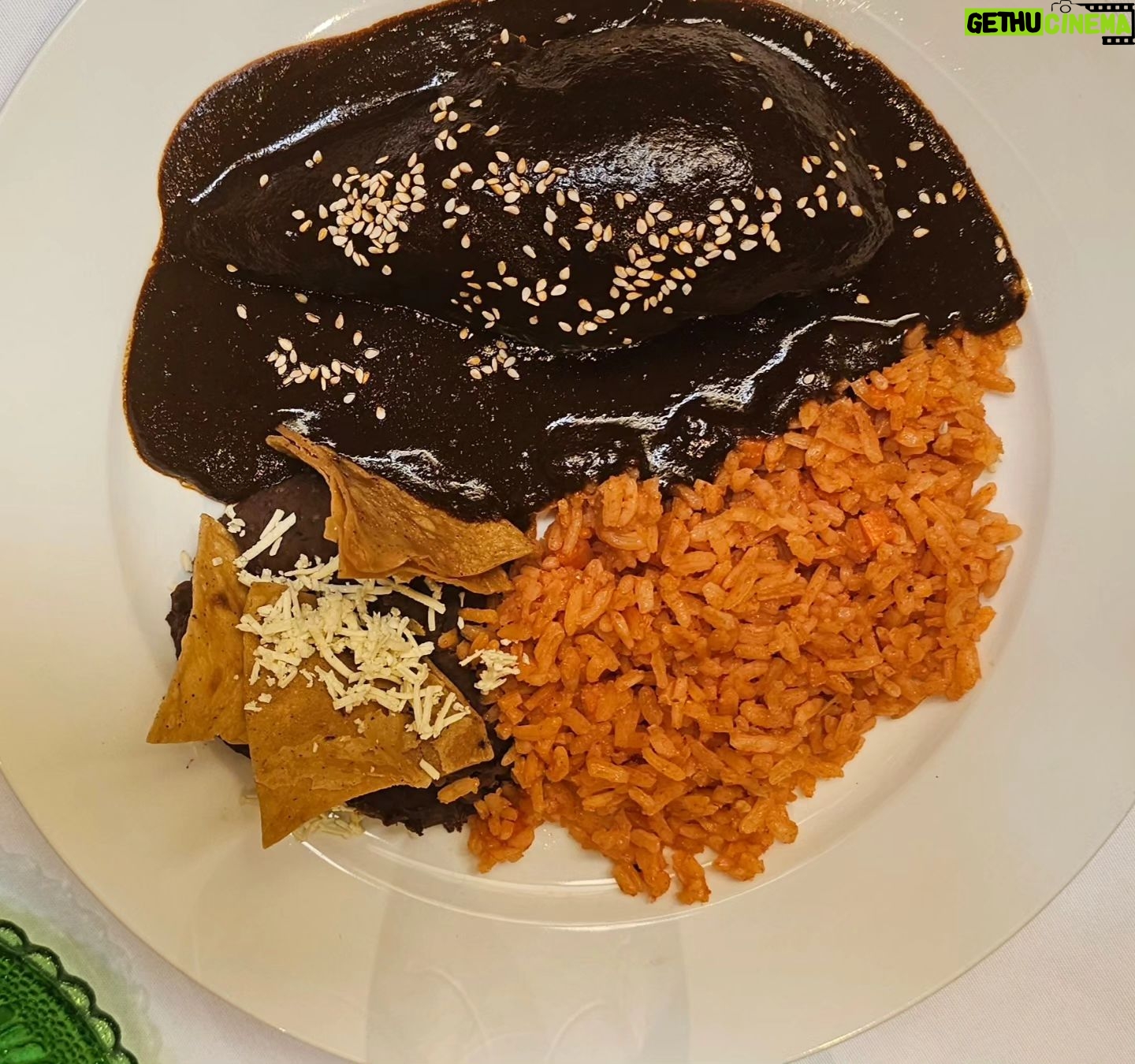 Moisés Arizmendi - 857 Likes - Tocó despedir al #chileennogada (deli) con la family. #quechulaespuebla