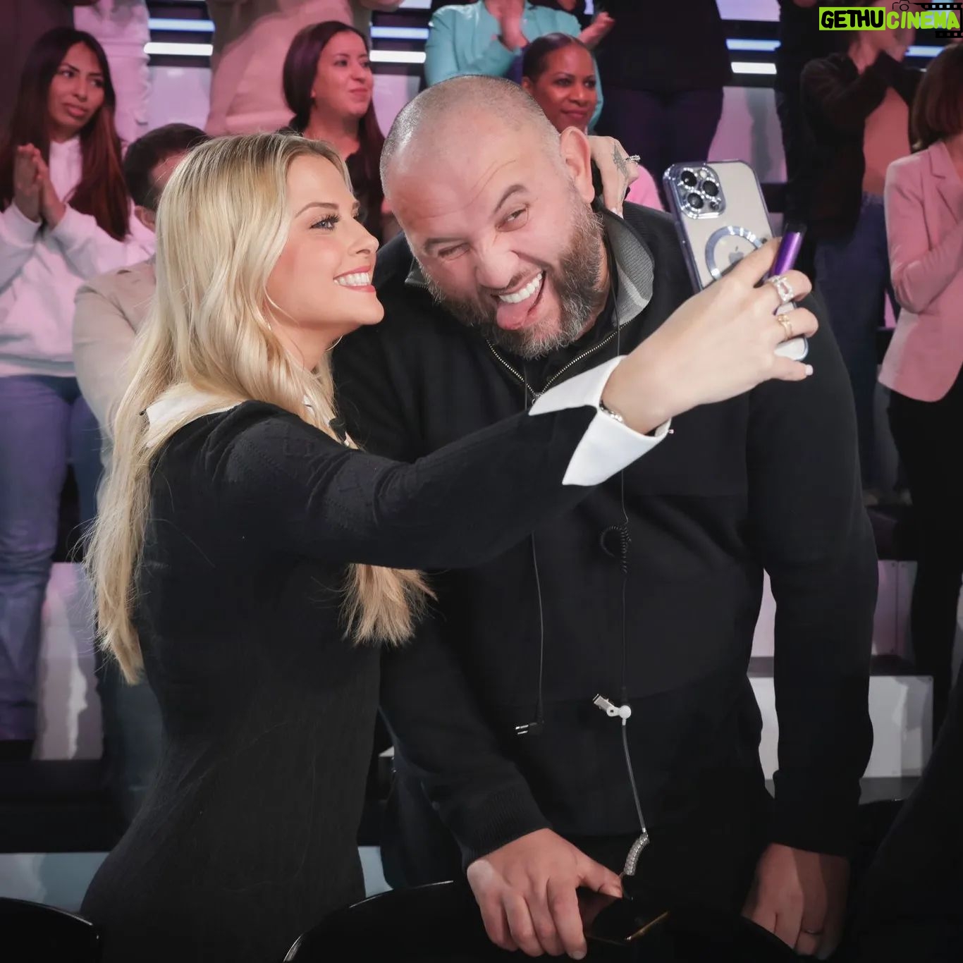 Mokhtar Guetari - 1.9K Likes - La photo du selfie @kellyvedovelli
#Plateau #tpmp #kelly #KiffMonTaff #securite #sourire @lasducorps
š·----> @jack_tribeca