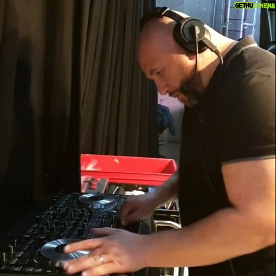 Mokhtar Guetari - 1.3K Likes - En mode DJ Moki Ć TPMP ! šŗšš§ #DjJet7moins7 #KiffMonTaff