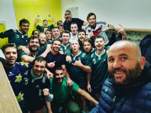 Mokhtar Guetari Instagram - Que la victoire est belle... @rugbyclubsuresnes @mathieuchar19 @chechebelikous @ludovicbey @m_i_c_h_a_e_l_78 @sacharcs9 @gramien @atypish_menez_officiel @m.casta92 @m.meul @sbrayou @franckcanard @laquetfranck @la_bast_babar  #RugbyFamily #PlusQuUneEquipeUneFamille #VertEtNoir