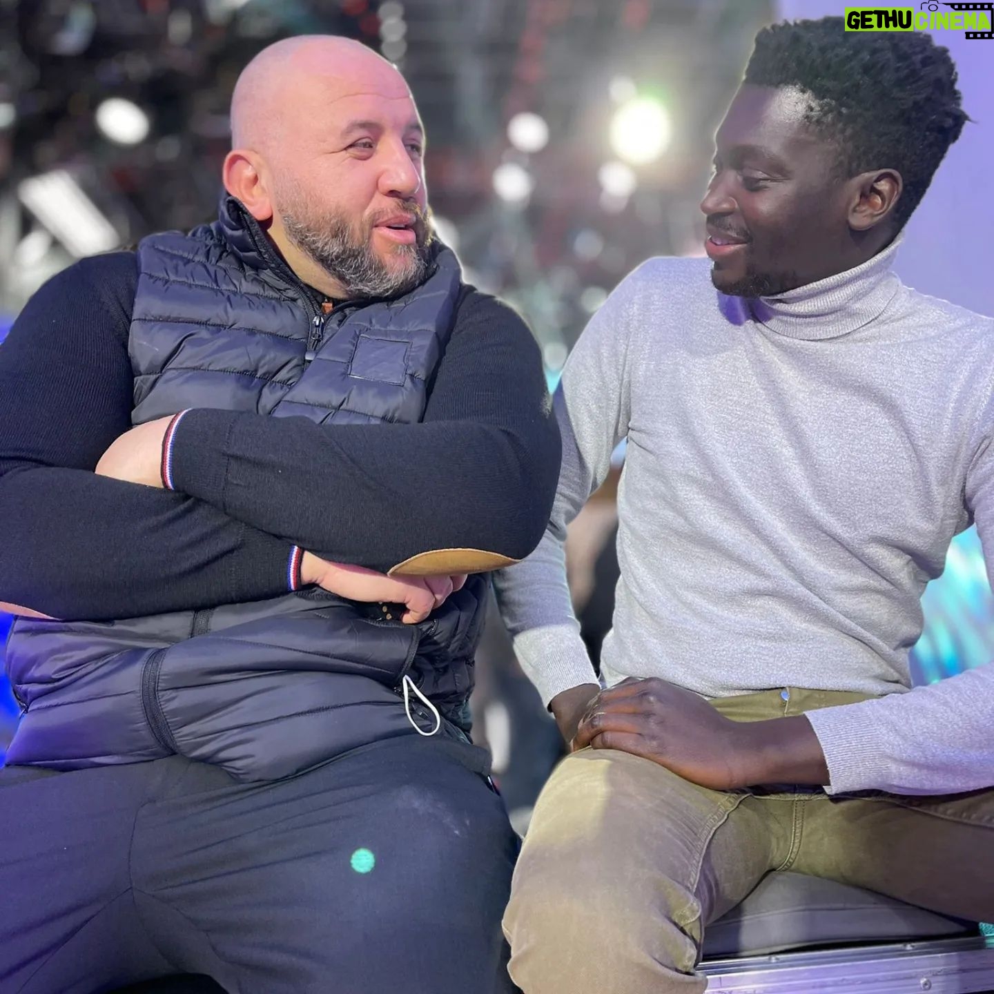 Mokhtar Guetari - 1.3K Likes - Toujours entrain de raconter des conneries la mouette @_ericmendes #QuandLaSecuRencontreLeChauffeurDeSalle
#CestVousLesSaloooo #Frero #KiffMonTaff
š· ----> @f1jmt