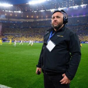 Mokhtar Guetari Instagram - Tout est sous contrôle 

📷 -----> @julien_mattia

#stadedefrance #ToulouseVsNantes #finale #coupedefrance #football #chef #CoordinateurBis  #MieuPlacéQueLarbitreDeTouche  #instagram #instagood #reels #victoire #téfécé