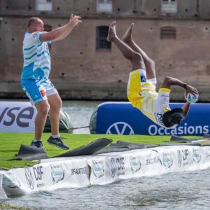 Mokhtar Guetari Instagram - Une note artistique sur 10 avec  mon frère @realbak au @waterugbyofficiel 
📷-----> Jean Gérard 👌🏼 
🤸‍♂️🏊‍♂️🏉🎀

#TuVeuxMarquerBenTuPlonges
#toulouse #quaideladaurade #instagram #instagood #instalove #instasports #OnAPasLeMemeMaillot #MaisOnALaMemePassion #BleuVsJaune