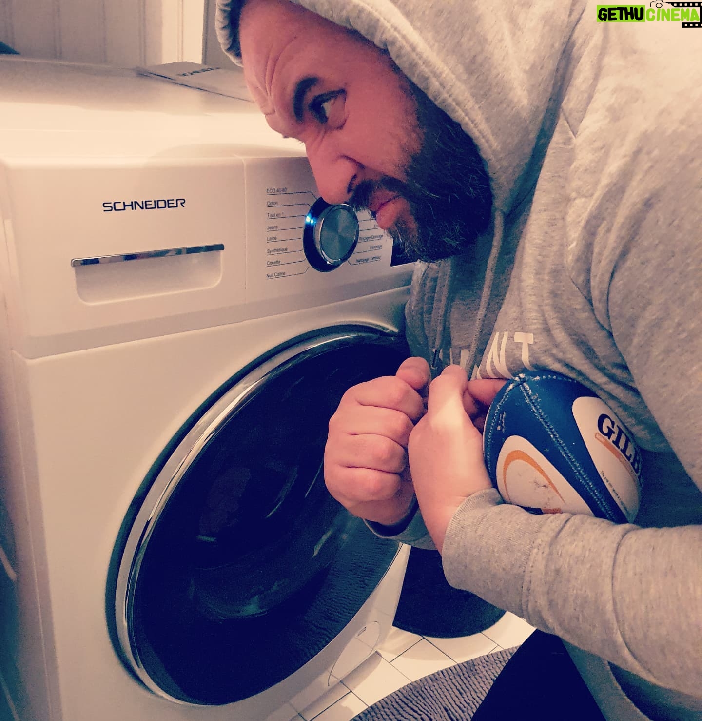 Mokhtar Guetari - 1.2K Likes - Ma @schneider_france n'a qu'Ć bien Se tenir
#SchneiderLovers #TouchePasAMonBallon #MemePasPeur @gilbertrugby_france
@caroline.bocquet
