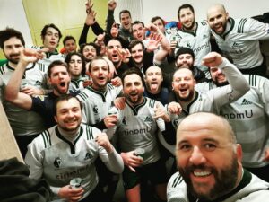Mokhtar Guetari Instagram - Victoire de fin d année avec les copains du @rugbyclubsuresnes 45 5 #PlusQuUneEquipeUneFamille 
@raynaldinhio @ange.lebomin @romainmzg @mathieuchar19 @paolofarina @sacharcs9 @charles___dupuy @lu_u.b @gramien @louis_ackard @ludovicbey @kid2m @th_bft @franckcanard @quentinriri
#VertEtNoir #Susu