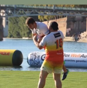 Mokhtar Guetari Instagram - En cette période rien ne vaut un câlin et pas avec n'importe qui 
Avec @vince_clr 😍😍
#RugbyFamily @waterugbysuddefrance #TuVeuxMarquerBenTuPlonges