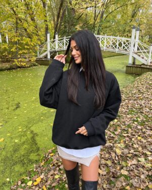 Molly Cardinal Instagram - Être un peu dans sa bulle, oublier un peu les réseaux, revenir desfois dropper une photo 🙋🏻‍♀️✨