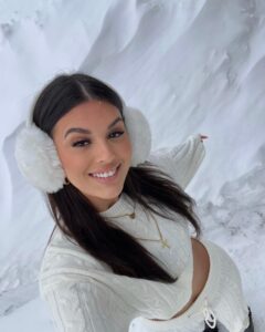 Actress Molly Cardinal HD Instagram Photos and Wallpapers February 2023