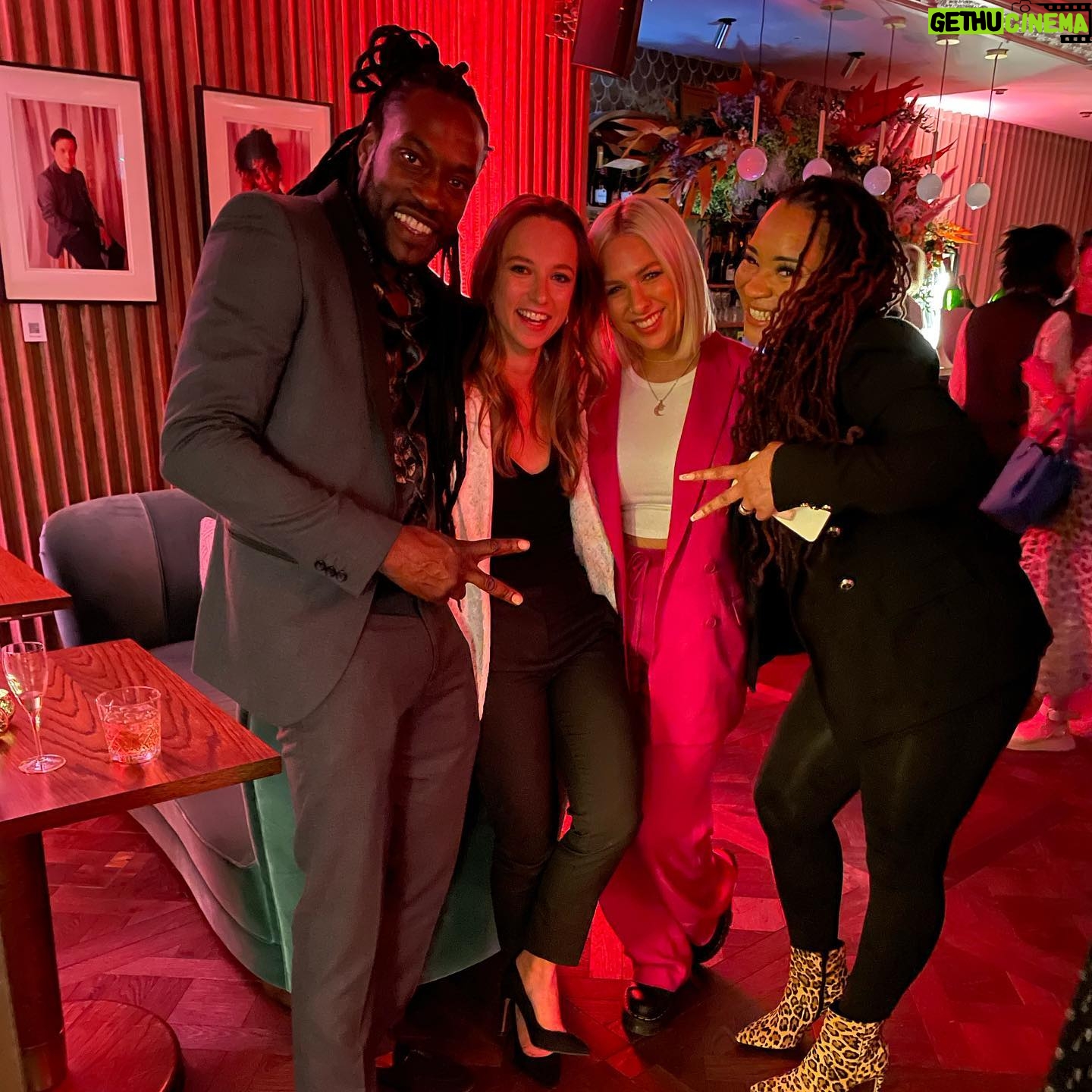 Molly Windsor - 1.1K Likes - Thank you for having us @bafta195 🥂