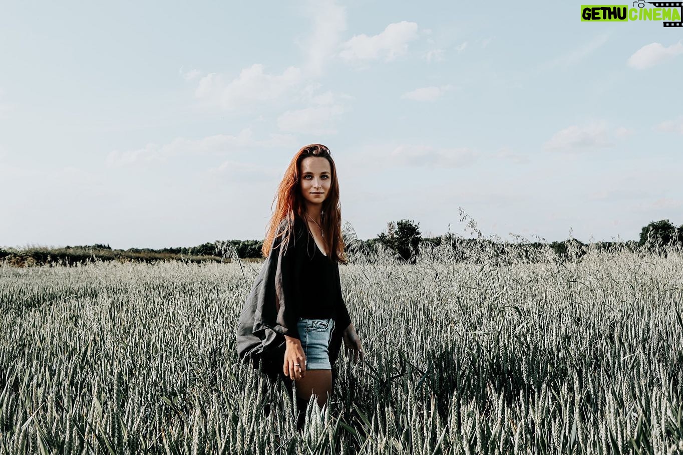 Molly Windsor - 1K Likes - 📷my talented friend @bunnyandblossomphotography