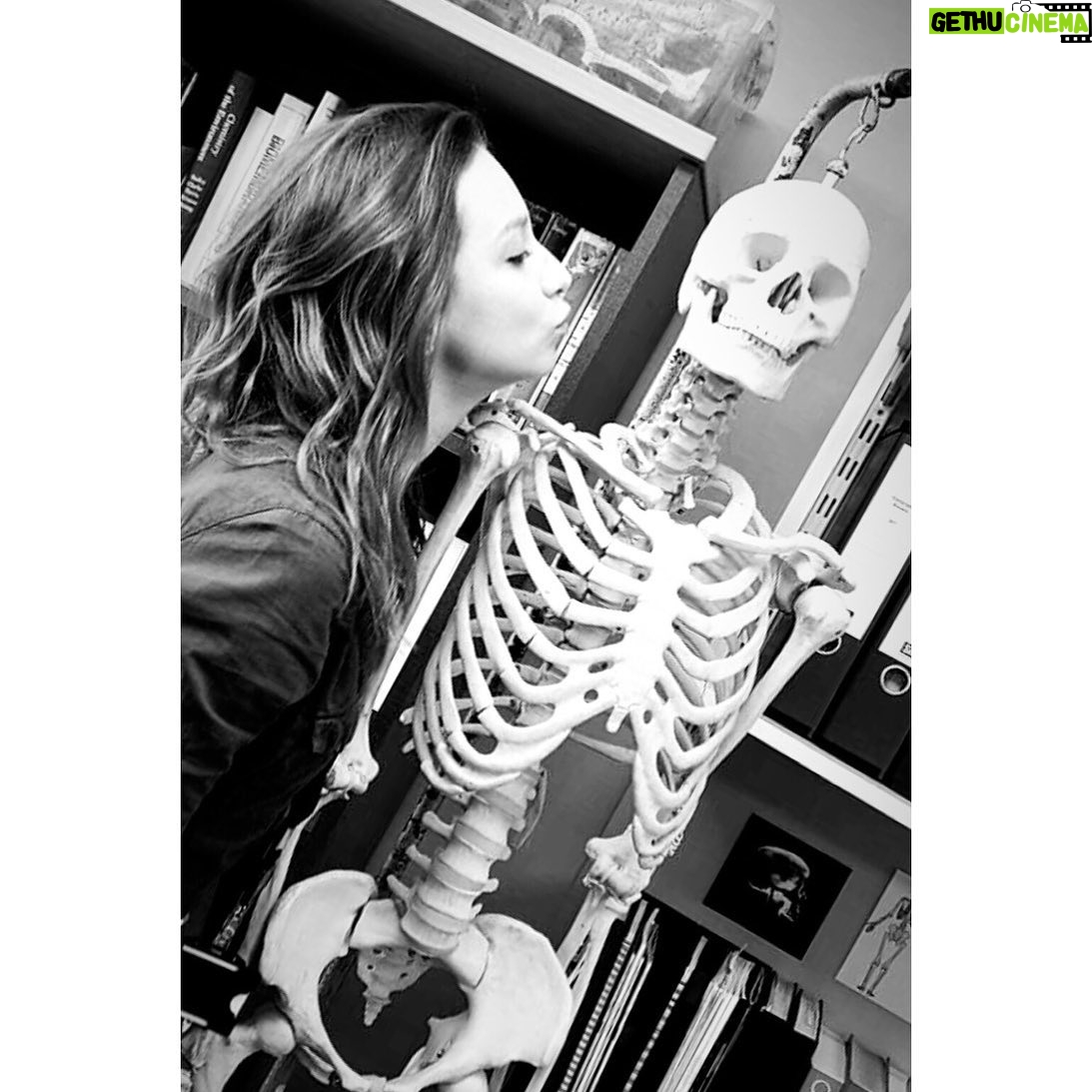 Molly Windsor - 566 Likes - *insert witty skeleton joke*
