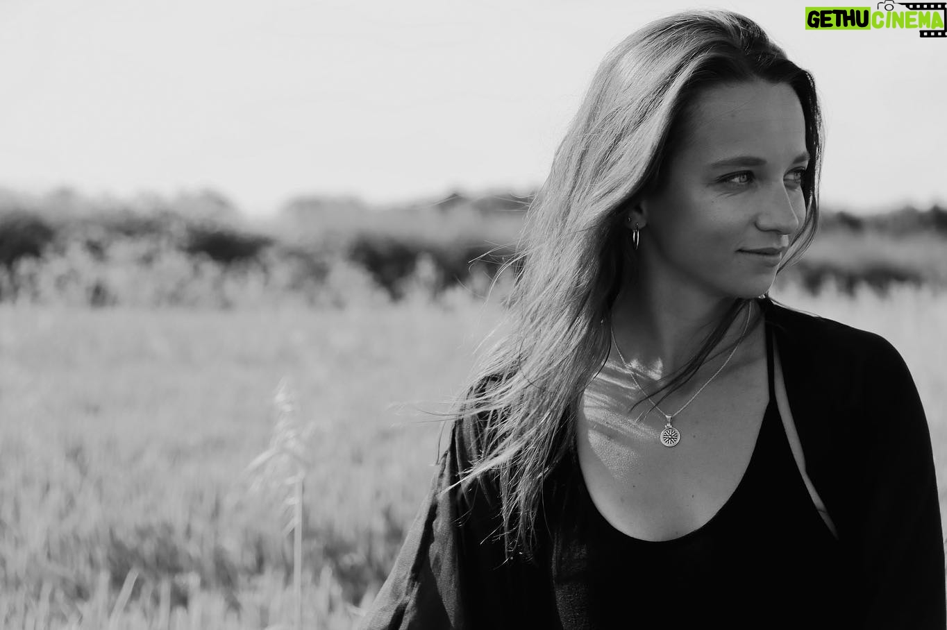 Molly Windsor - 1K Likes - 📷my talented friend @bunnyandblossomphotography