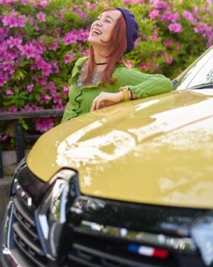 Momo Instagram - 遂に、はろりの愛車、紹介しちゃう！
ルノーのカングー🇫🇷💛

これから色んなところへ連れてってね！連れてくねー！

📸 @p.hayato 
#renaultkangoo 
@renault_japon
#毎日はろり運転
#フランスかぶれ