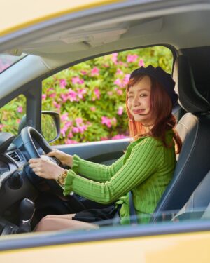 Momo Instagram - 遂に、はろりの愛車、紹介しちゃう！
ルノーのカングー🇫🇷💛

これから色んなところへ連れてってね！連れてくねー！

📸 @p.hayato 
#renaultkangoo 
@renault_japon
#毎日はろり運転
#フランスかぶれ