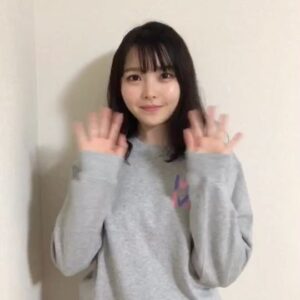 Momo Asakura Instagram - 私は今Sサイズ着てるよ〜🍀 マネージャーさんへ
Lサイズもください(o･∇･o)

#Agapanthus
#ライブグッズ
#もちょ10 #麻倉もも #オンラインもちょ