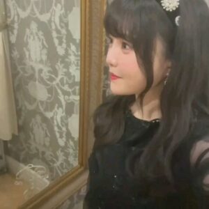 Momo Asakura Instagram - 黒が好きです〜と言ってくれた方が多かったので✨わーい
自撮りで撮るの難しいよ〜😵

明日発売だよ🎻

#Apiacere
#麻倉もも
#もちょ10
#5周年