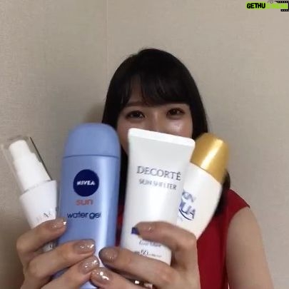 Momo Asakura - 5.3K Likes - ▪️スキンアクア スーパーモイスチャージェル
塗った瞬間スーッて伸びて水みたい!さっぱり〜つけてて嫌な気持ちにならないし安いからとにかくたーっぷりつけられるよ(o・∇・o)基本はからだに🙆♀️ ▪️ニベアSUNウォータージェル
私が持ってるタイプは生産終了したのかな?🤔リニューアルされたやつ(ウォータージェル)もおんなじ感じで水のようにスーッてしてるのになんとなく保湿もされてるみたいでいい感じ〜
SPF低めだから肌にも優しくて安心😌
お家にいる時とかコンビニとか行く時に🙆♀️ ▪️コスメデコルテサンシェルター マルチ プロテクション
これだいすき🥺もう何本使ったかわからないよ🥺紫外線だけじゃなくて微粒子もカットしてくれるし、なによりもつけてる感じがまったくしないの!!テクスチャーが神様だよすごすぎるよ…
これは顔もからだも🙆♀️ ▪️HACCI 日焼け止めミストMJ
これはスプレータイプなので外に出かけてる時に吹きかけるよ〜いい匂い〜
メイクしてる時とか手ベタベタしたくないなーって時に便利やし、SPFも低めでいい感じ😌蜂蜜効果でしっとりするしね(o・∇・o)
ちなみに他にもアクアUVやボディクリームもいい感じ🙆♀️ なんか長文になっちったー(o・∇・o)
私はほんとーーーーに夏が苦手だし、太陽の下にずっといると肌も痛くなるし、今はびくびくしてますが…少しでも快適に過ごしたいと思って日焼け止めはめっちゃくちゃ試してたので紹介してみたけど、肌って人それぞれだし合う合わないあると思うからなんとなーくの参考までに〜(o・∇・o)夏が苦手な方は一緒にがんばって乗り越えよーね!
興味ないよーて人もいたと思うのに…ごめんね🙏
ここまで読んでくれてありがとー(o・∇・o)/ #日焼け止め
#もちょ10 #麻倉もも #オンラインもちょ