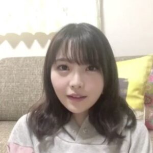 Momo Asakura Instagram - 答えは、「好き」でした〜！
「ドラえもんのうた」の歌詞、
「アン　アン　アン　とってもだいすきドラえもん」
「アン(あんこ)を取ってもだいすき」
ともとれるからだそうです😆🍀
よく考えつくね〜！ 私はあんこを取ったらそれはもうどら焼きじゃないと思います😊

#もちょクイズ #もちょ10 #麻倉もも #オンラインもちょ