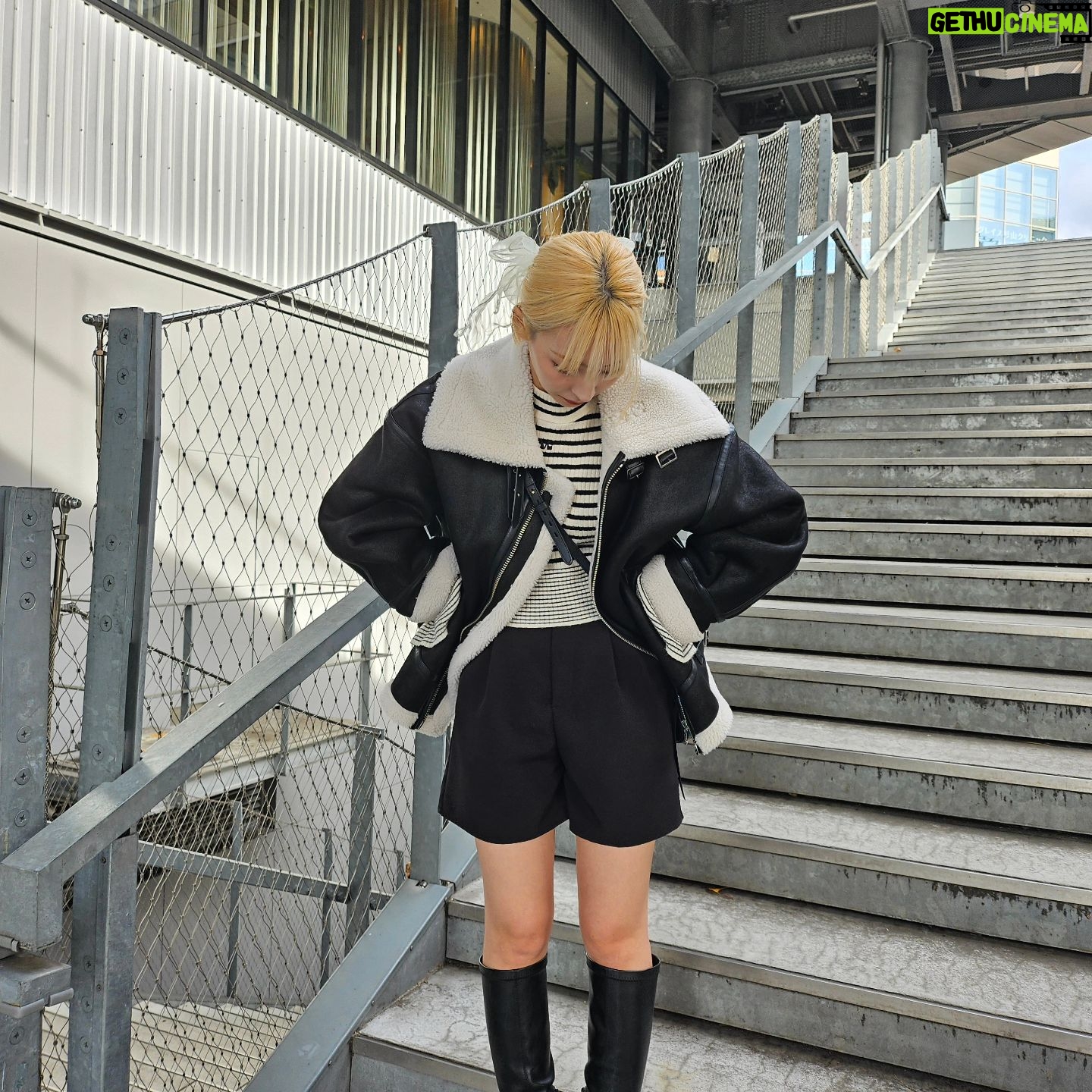 Momo Ogata - 871 Likes - 昨日暖かくて久しぶりにショートパンツはいた🖤
黒のショーパンって便利だよねっ
@callautia_official
#callautia #pr #冬コーデ #패션그램 #옷스타그램