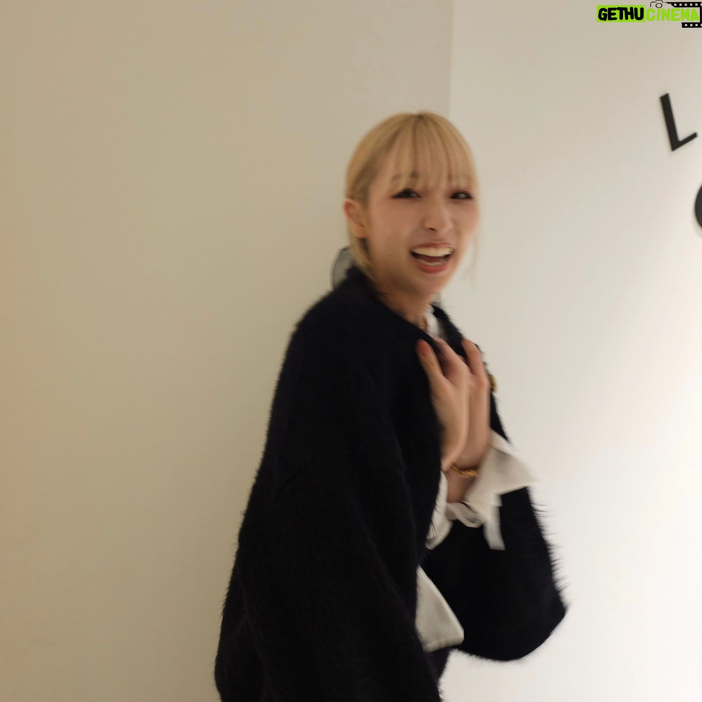 Momo Ogata - 860 Likes - 3月も末やのにまだまだ寒いね~🥲
早くあったかくなれ!って思いながら日々春服に近づけてる🌸
このブラウスはインナーとしても着れるし
一枚でもめちゃくちゃ可愛いの🥹
袖のボタン外して着るのがお気に入り🫶
写真はたからちゃんに撮ってもらった!
🏷️@louere.official
#louere #pr #春服 #ブラウス #패션그램