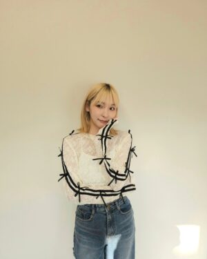 Momo Ogata Instagram - 最近とっても暑いね～
最近はバタバタしてるけどしてないようなそんな日々を過ごしてる🎀

リボンお気に入りで
このトップス着回しやすくて可愛いの🤍

カジュアルだけど女の子らしさもあっていいよねっ
@meemselect 

#meemselect #夏コーデ #春コーデ #옷스타그램