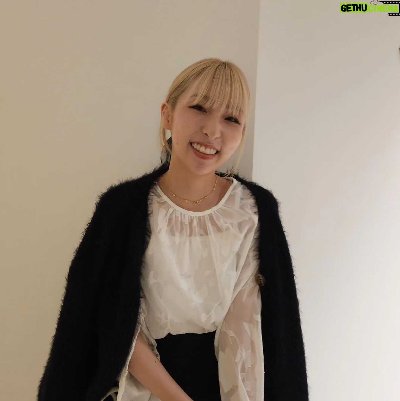 Momo Ogata - 860 Likes - 3月も末やのにまだまだ寒いね~🥲
早くあったかくなれ!って思いながら日々春服に近づけてる🌸
このブラウスはインナーとしても着れるし
一枚でもめちゃくちゃ可愛いの🥹
袖のボタン外して着るのがお気に入り🫶
写真はたからちゃんに撮ってもらった!
🏷️@louere.official
#louere #pr #春服 #ブラウス #패션그램