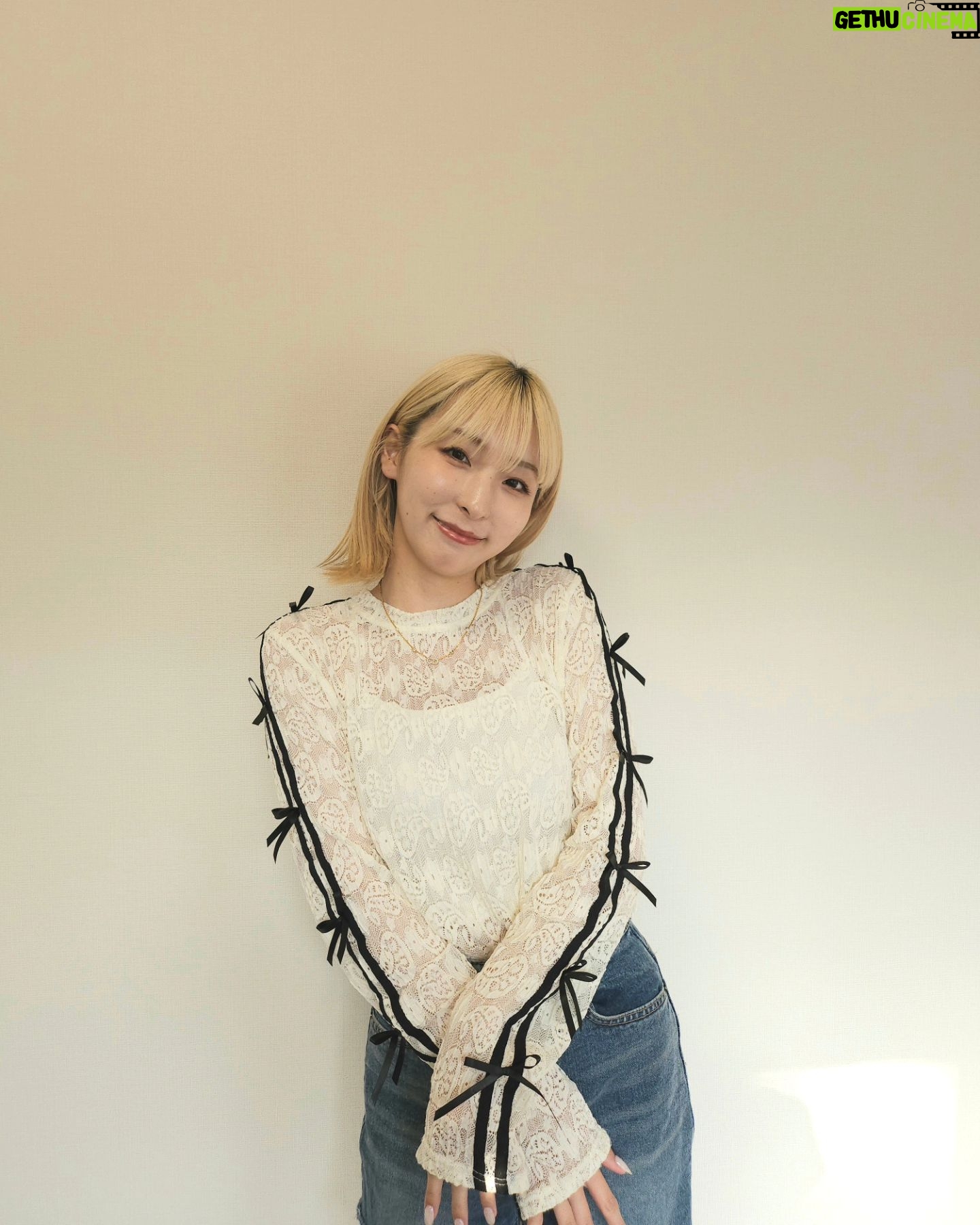Momo Ogata - 856 Likes - 最近とっても暑いね~
最近はバタバタしてるけどしてないようなそんな日々を過ごしてる🎀
リボンお気に入りで
このトップス着回しやすくて可愛いの🤍
カジュアルだけど女の子らしさもあっていいよねっ
@meemselect
#meemselect #夏コーデ #春コーデ #옷스타그램