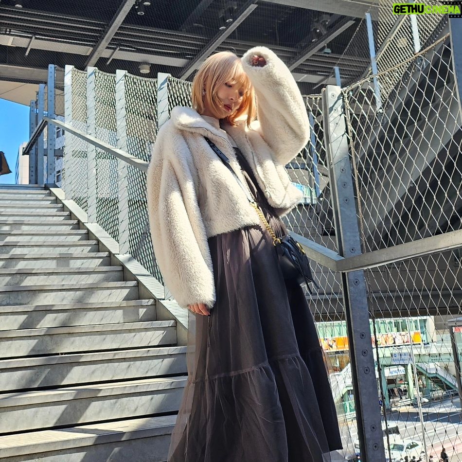 Momo Ogata - 826 Likes - 最近レースに目がない🤭
普段白か黒が多いんだけど珍しくこの日はダークブラウン🤎
ボリューミーで可愛いワンピース🥰
@wclosetwearsinc
#wclosetwearsinc #옷스타그램 #패션그램 #春服