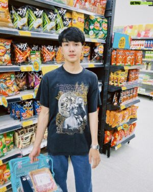 Mon Hatsawatchon Wongsrisai Instagram - 🛒🚶🏻‍♂️