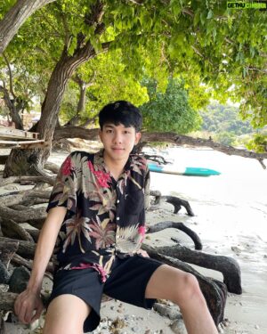 Mon Hatsawatchon Wongsrisai Instagram - Long time no sea🏝️🌊🤍