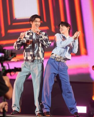 Mondop Heamtan Instagram - ช่วงเวลาที่มีความสุขมักผ่านไปไวสินะ~
มันเป็นช่วงเวลาที่มีความสุขมากจริงๆ
ทุกวินาทีที่ผมทำการแสดงอยู่บนเวที เราได้มองเห็นผู้คนต่างๆที่มาจากหลากหลายที่ กำลังปรบมือ ยิ้มมีความสุข ทุกคนพากันคอยเชียร์มันเป็นอะไรที่วิเศษมากจริงๆครับ 
ปีนี้เป็นปีที่ดีจริงๆ🥰

ก่อนอื่นเลยก็อยากขอบคุณพี่เฟริส @first_chanan และพี่ @ohstarhunter ที่จัดงานนี้ขึ้นมาได้อย่างสมบูรณ์แบบ และขอบคุณที่เชื่อใจว่าพวกเราว่าจะทำมันออกมาได้นะครับ 
ขอบคุณ @starhunter_entertainment และ @rsgroupofficial ที่ทำให้ผมได้พบกับแฟนๆของผม
ขอบคุณทีมงานทุกคนที่ช่วยจัดงานนี้
ขอบคุณทีมแดนซ์เซอร์ที่ทำให้โชว์ออกมาได้อย่างสวยงาม
ขอบคุณพี่ @ozsila_makeup ที่ทั้งแต่งหน้า อัดฉีดขั้นสุดแถมยังสอนอะไรหลายๆอย่างกับพวกเราเยอะมาก
ขอบคุณพี่ @jeanthailand2531 ที่อุตส่าห์รีบมาหาพวกเราเพื่อทำผมให้ ทั้งที่ตัวเองก็มีธุระด่วน แต่ก็ไม่ทิ้งพวกเรา
ขอบคุณพี่ @bmpurimphat สไตลิสต์สุดมหัศจรรย์ ที่จัดชุดให้สวยสนั่นเวที จัดใหญ่จัดเต็มเสมอ 3 Minute miracle สุดๆ
ขอบคุณ @bovorntalk @jj.sunday มันส์มากจริงๆ ไว้นัดไปนวดกันนะ

ขอบคุณแกนะตา @moslhong ทั้งที่ก็รู้ว่าเต้นกันไม่ค่อยได้ แต่ก็อวยกันสุดๆ ให้กำลังใจกันขั้นสุด แถมยังไม่ท้อเลยสักวินาทีเดียว รักแกนะ จุ๊บๆ
เห็นนะว่าอมยิ้มอยู่อ่ะ 55555555

ขอบคุณชาวบอสทุกคนนะครับ ที่สละเวลาอันมีค่ามาหาพวกเรา ขอบคุณที่ช่วยจัดบูธหน้างานได้อย่างสวยงาม ขอบคุณที่เดินทางมาหาพวกเรา บางคนมาไกลมาก แต่ก็หาทางจนมาเจอพวกเราจนได้ ขอบคุณที่พยายามเพื่อพวกเรานะครับ ขอบคุณของขวัญทุกชิ้นที่ส่งมาให้นะครับ ขอบคุณมอบความรักและความอบอุ่นมห้พวกเราเสมอ ขอบคุณมากจริงๆครับ

ผมหวังว่าทุกคนจะชอบการแสดงของพวกเรา และขอให้เรามีโอกาสได้เจอกันใหม่นะครับ 
LOVE YOU ALL~🌷

#BDGFANCON 
#MOSBANK
