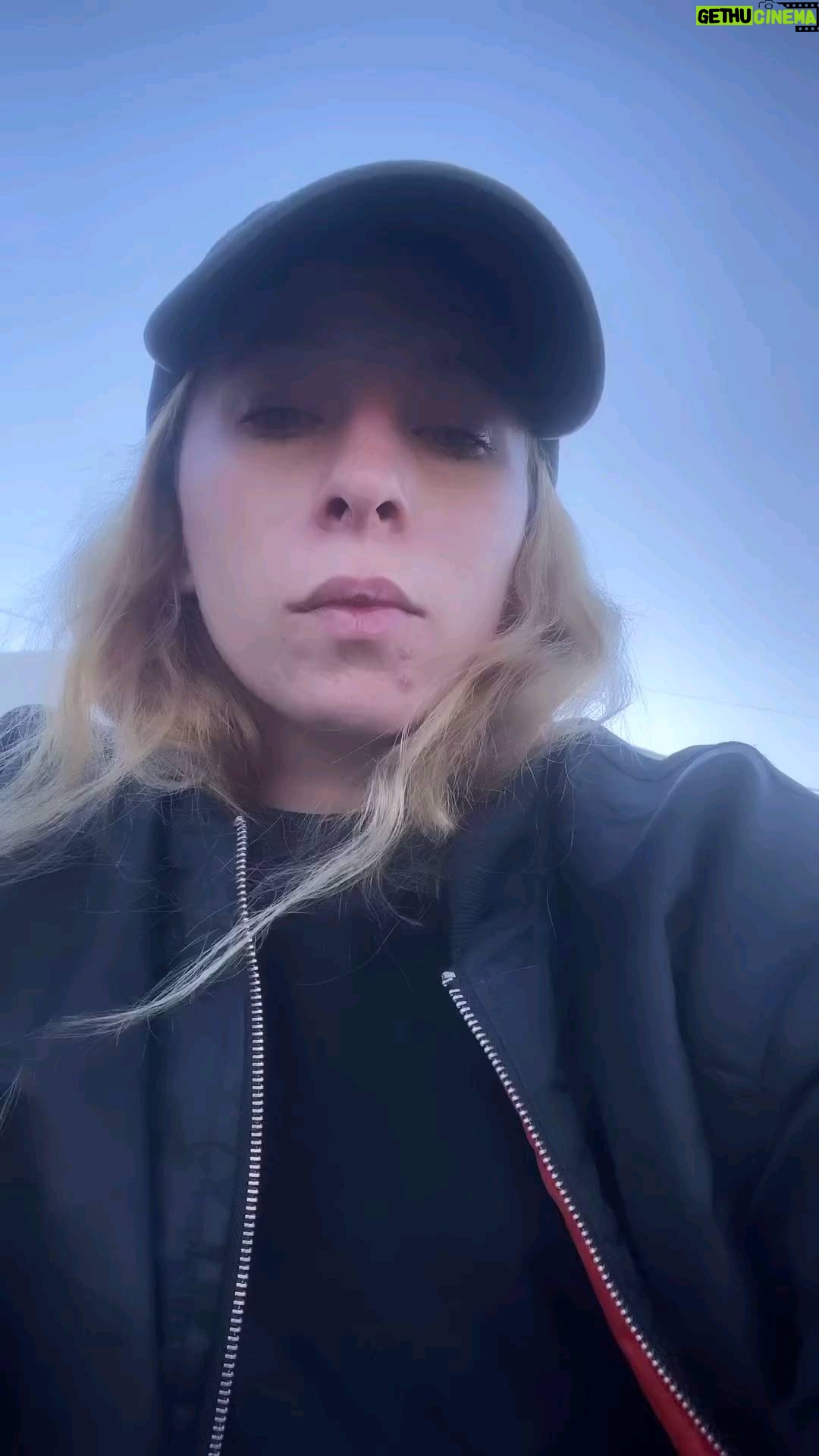 Mónica Cabrera - 438 Likes - #Repost @mujeresquenofuerontapa
——
Escuchen a @grisellyardet hermana de Saya, detenida el miércoles por manifestarse pacíficamente mientras ayudaba a Camila Juárez que se había caído.
Por favor, pedimos máxima difusión, la detención y encarcelamiento arbitrarios de manifestantes es un hecho gravísimo que nos retrotrae a la historia más oscura de nuestro país.
Manifestarse no es delito.
El derecho a la protesta es inherente a la vida en democracia.
Hoy es Saya, mañana puede ser cualquiera de nosotres. No seamos cómplices, rompamos el cerco mediático, no dejemos solas a las compañeras y compañeros detenidos.
Libertad a lxs presxs por luchar.