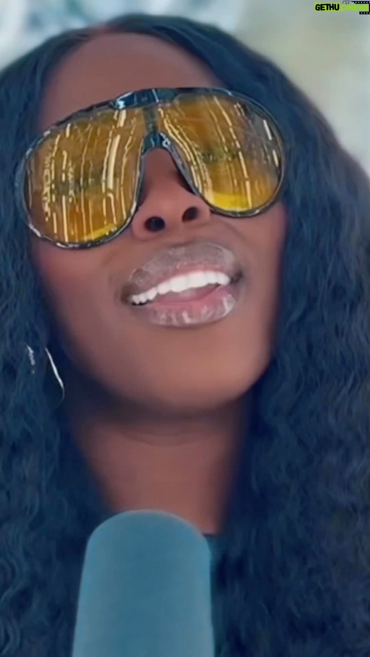 Monica Payne - 99 Likes - “My tone alone can make a Ni**a feel at home…” @thenezimomodu #Thewordplayqueen with ANOTHA ONE! ♥️🔥👑 #hiphop50 #freestylefridays #Nezimomodu #salute to the #femaleMC @artistryrecords @defjam @lulasluv 💨💨💨💨