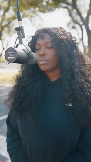 Monica Payne Instagram - @thenezimomodu 🔥🔥 Bring the Pain. We got hiphop on this side. Shook the cradle. #hiphop50 #wordplayqueen #defjam @artistryworld 👑👑👑