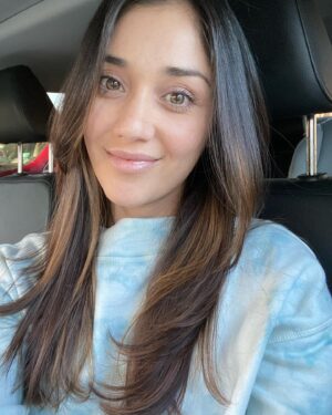 Monica Ruiz Instagram - Always gotta get the car selfie after I see @iamemilydawn. Now I’ll put it back up in my pandemic bun so my kids recognize me. 🥸