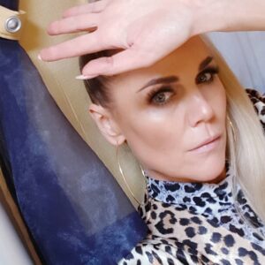 Monika Krzywkowska Instagram - Z cyklu, który mnie prześladuje...""twoje wspomnienie na fejsbooku"
Patrzę i myślę, co za beton😉 😑to z filmu ,  z planu filmu, którego nie dokończyłam, ale wspomnienie  imagu zostało🙄