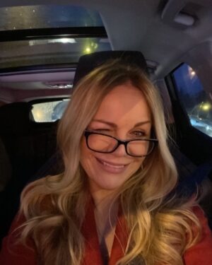 Monika Krzywkowska Instagram - Mam tę rolę! 🍷😁to jest na razie sekret, ale radość!!!!
Dobrych wiadomości Państwu życzę!! 💋
