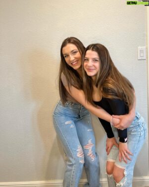 Montana De La Rosa Instagram - Loves you to the moon and back 🌙