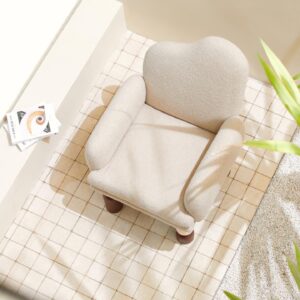 Monthapoom Sumonvarangkul Instagram - Modernform x Pomme Chan : COUPLE CHAIR COLLECTION
เก้าอี้รับแขกดีไซน์พิเศษที่ออกแบบโดย Pomme Chan หรือปอม–ธัชมาพรรณ จันทร์จำรัสแสง ศิลปินนักวาดภาพชื่อดัง ที่เคยฝากผลงานกับโมเดอร์นฟอร์มมาแล้วใน Floral Collection
.
COUPLE CHAIR COLLECTION เก้าอี้ที่ถูกตั้งต้นจากงานดีไซน์ที่ทำออกมาเป็นคู่ ที่ไม่ได้จำกัดแค่เฉพาะคู่รักเพียงอย่างเดียว แต่เป็นเก้าอี้ที่ตอบโจทย์บ้านที่มีหลากหลายความสัมพันธ์ จะพี่น้อง เพื่อน หรือญาติสนิทก็สามารถใช้งานด้วยกันได้ ดีไซน์ของเก้าอี้โดดเด่นด้วยเส้นเคิร์ฟที่โค้งมนให้ความรู้สึกอ่อนโยน และปลอดภัยในการใช้งาน ส่วนของขาได้แรงบันดาลใจมากจากลูกปัด หรือตัวต่อในวัยเด็ก เลือกนำมาจัดวางสลับสีช่วยให้เก้าอี้ตัวนี้ดูสนุกมากยิ่งขึ้น และเลือกสะท้อนความเหมือนที่แตกต่างด้วยกิมมิค Reflection ที่เมื่อนำมาวางต่อกันจะเป็นเคิร์ฟต่อเนื่อง เพิ่มมิติให้ห้องดูสวยงาม หรือจะวางแยกเดี่ยวก็ดูโดดเด่นไม่แพ้กัน
.
สอบถามรายละเอียดเพิ่มเติม @modernformfurniture