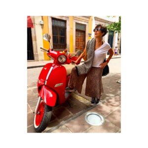 Montserrat Marañon Instagram - Arráncate 2023, ámonos recio y que nos pasen puras cosas chipocludas a tutti quanti.
Buen viaje, bandita del amor!!

📷 @fridastrid