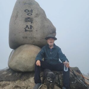 Moon Jae-in Instagram - 드디어 영축산(1081m), 신불산(1159m) 정상 등정
#문재인 #영축산은나의힘 #고전적인인증샷은필수