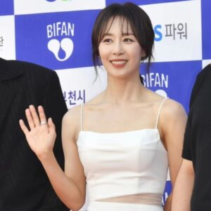 Moon Jeong-hee Instagram - #영화 #원정빌라 #bifan #28회부천국제판타스틱영화제 #부천판타스틱영화제 #개막식

코리안판타스틱 장편 경쟁작
'원정빌라'
28th Bucheon International Fantastic Flim Festival (BIFAN AI)
Korean Fantastic-
'The Unrighteous'

부천에서 만나요

@bifanofficial 
@acefactory.official 

@aluu_2015 알루 식구들 감사합니다 
@aluu_minseon
@aluu_younjin

@nouvelle_de_blanc_official
늘 아름다운 작품:드레스 고맙습니다 ❤️
@hayoung317
울하영이 최고 👍