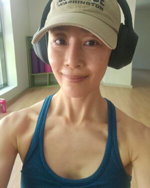 Moon Jeong-hee Instagram - #마누 #manu #운동 #몸풀기 #공연 #연습 #연습실 #연극 #랑데부 #화이팅 

몸풀고 오늘도 공연연습 하러 ...
덥지만,,, 
즐거운 에너지 !!
오랜만에 신선하네요♡

with Manu!
잘기다려어 고마워 😊