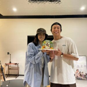 Moon Jeong-hee Instagram - #원정빌라 #영화 #내부시사회 #반가운 #얼굴들 #화이팅 #영화제 #준비 

영화 '원정빌라' 
출격준비!!!
응원해주시고 힘주셔서 감사합니다!!

@k_dragon_korea 
@hihyunwoo 👍 👍 

@vet_on_mars 넘 고마워요 
@_baengnokdam_ 멋진케이크 감사해요