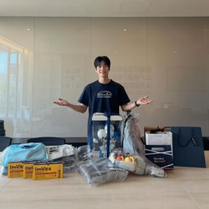 Moon Ji-hoo Instagram - 생일 축하 고마워요🫶🏻
요즘 느끼는건데 
별 탈없이 이렇게 생일을 즐기면서 보낼 수 있는 것도 
큰 행복이라고 생각합니다
한살 한살 나이가 들수록 
지금 이 순간을 즐길 수 있는 행복을 알게 되는거 같아요 
축하해주셔서 진심으로 감사합니다😍