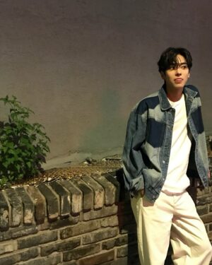 Moon Ji-hoo Instagram - 🕯️