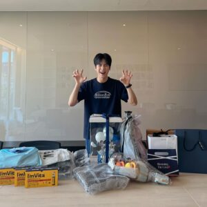 Moon Ji-hoo Instagram - 생일 축하 고마워요🫶🏻
요즘 느끼는건데 
별 탈없이 이렇게 생일을 즐기면서 보낼 수 있는 것도 
큰 행복이라고 생각합니다
한살 한살 나이가 들수록 
지금 이 순간을 즐길 수 있는 행복을 알게 되는거 같아요 
축하해주셔서 진심으로 감사합니다😍