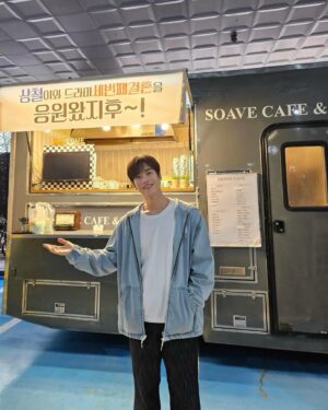 Moon Ji-hoo Instagram - 커피차라니!!
감동 또 감동입니다
덕분에 촬영 힘내서 더 잘했어요 고마워요🫶🏻🥹

#MBC #세번째결혼 재밌게 봐주세요~