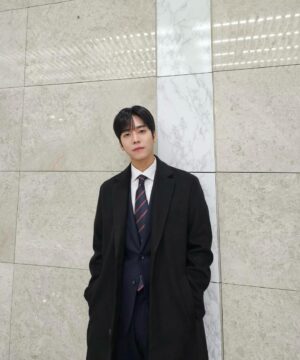 Moon Ji-hoo Instagram - 즐거운 설날이 왔네요~
모두 새해 복 많이 받으시고
해피한 설 보내시기를 바래요
Tmi : 마지막 사진 매니저님이 요즘 유행 짤 해보래서 해봤는데 어때요?ㅎㅎ(기업은행 기업넹?😆)
